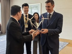 西班牙首相桑切斯在京會(huì)見(jiàn)明陽(yáng)集團(tuán)創(chuàng)始人、董事長(zhǎng)張傳衛(wèi)